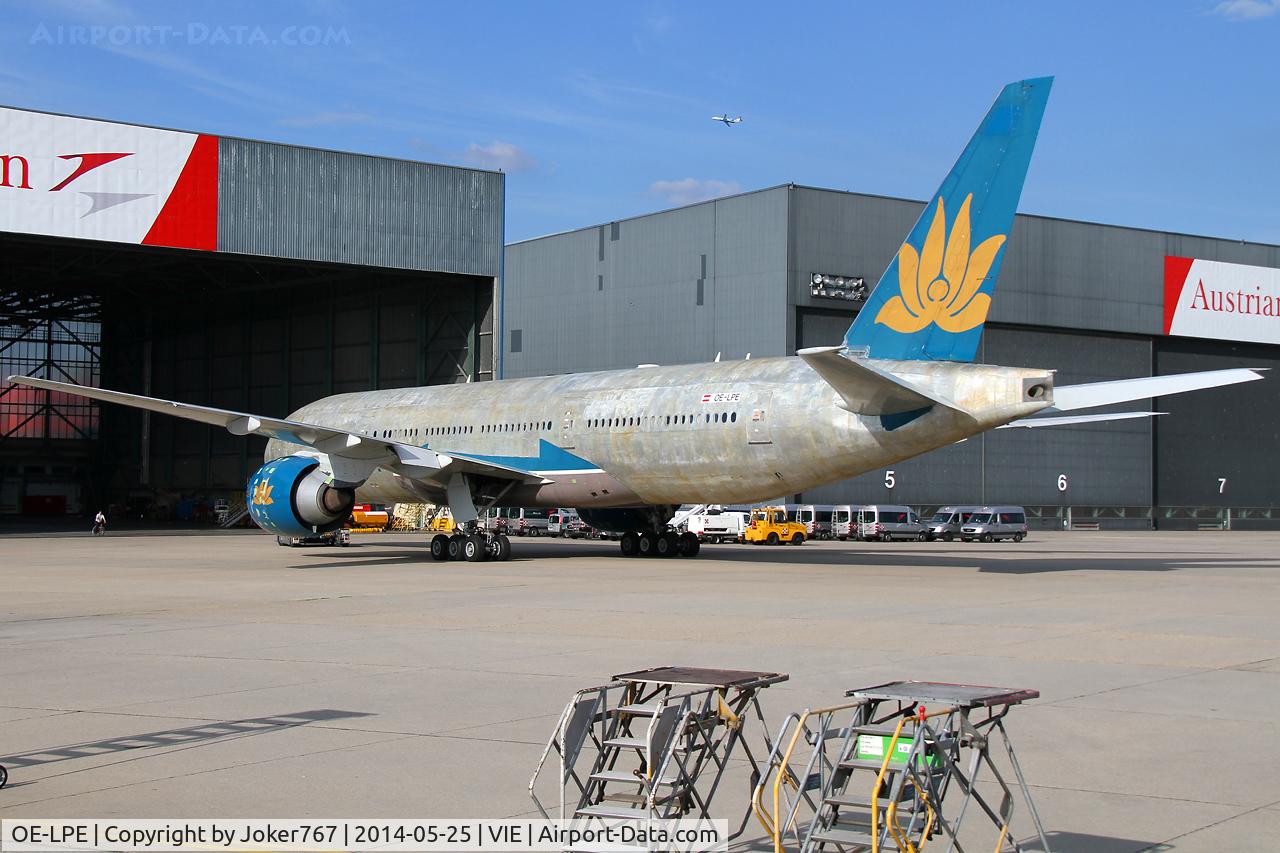 OE-LPE, 1998 Boeing 777-2Q8/ER C/N 27607, Austrian Airlines