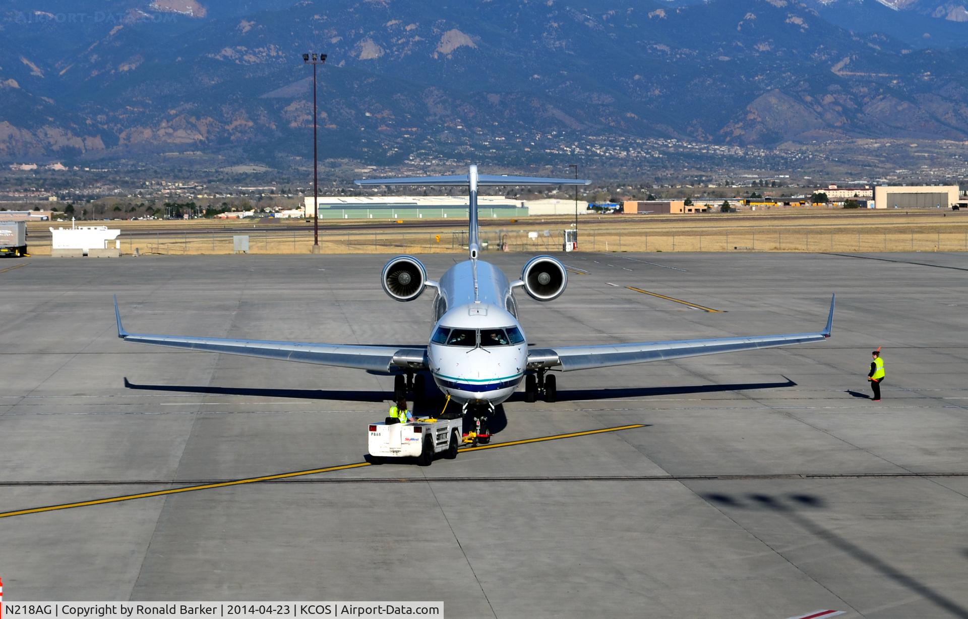 N218AG, 2005 Canadair CL-600-2C10 Regional Jet CRJ-700 C/N 10205, Push back the Springs