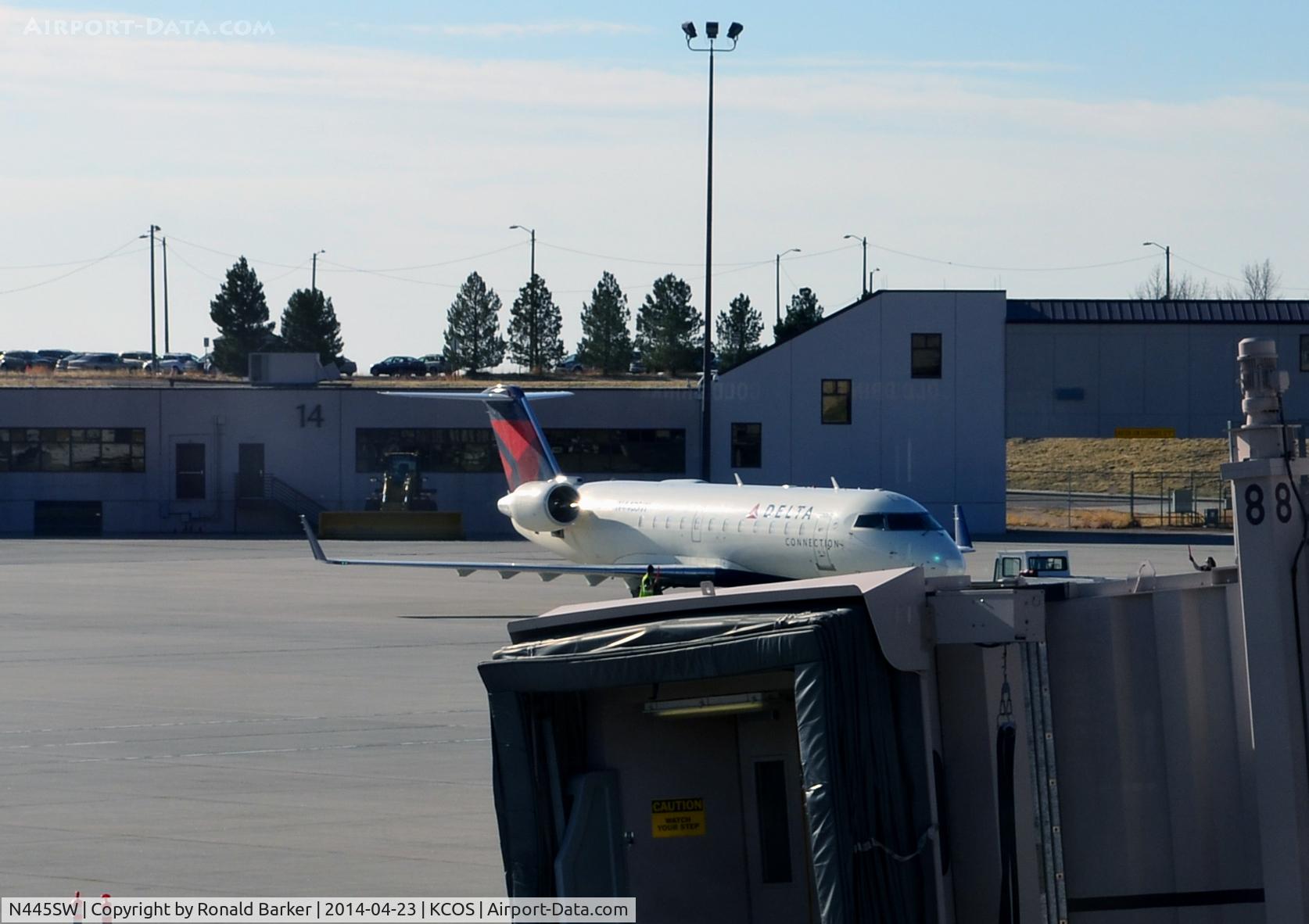 N445SW, 2002 Bombardier CRJ-200LR (CL-600-2B19) C/N 7651, Pushback COS