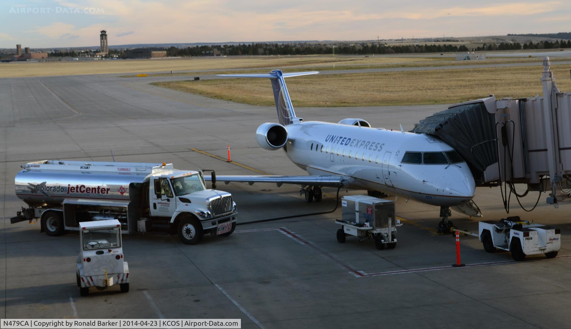 N479CA, 2002 Bombardier CRJ-200ER (CL-600-2B19) C/N 7675, At the gate