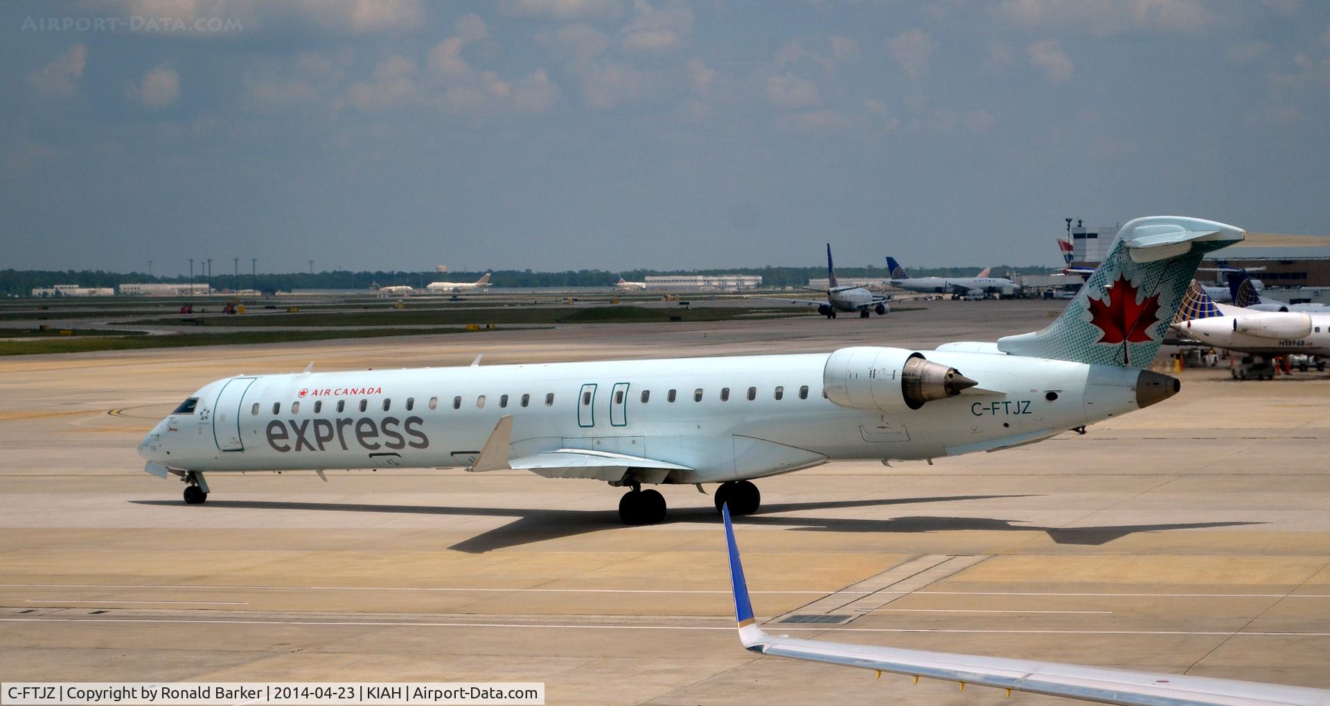 C-FTJZ, 2005 Canadair CRJ-705ER (CL-600-2D15) Regional Jet C/N 15047, Taxi for takeoff Houston