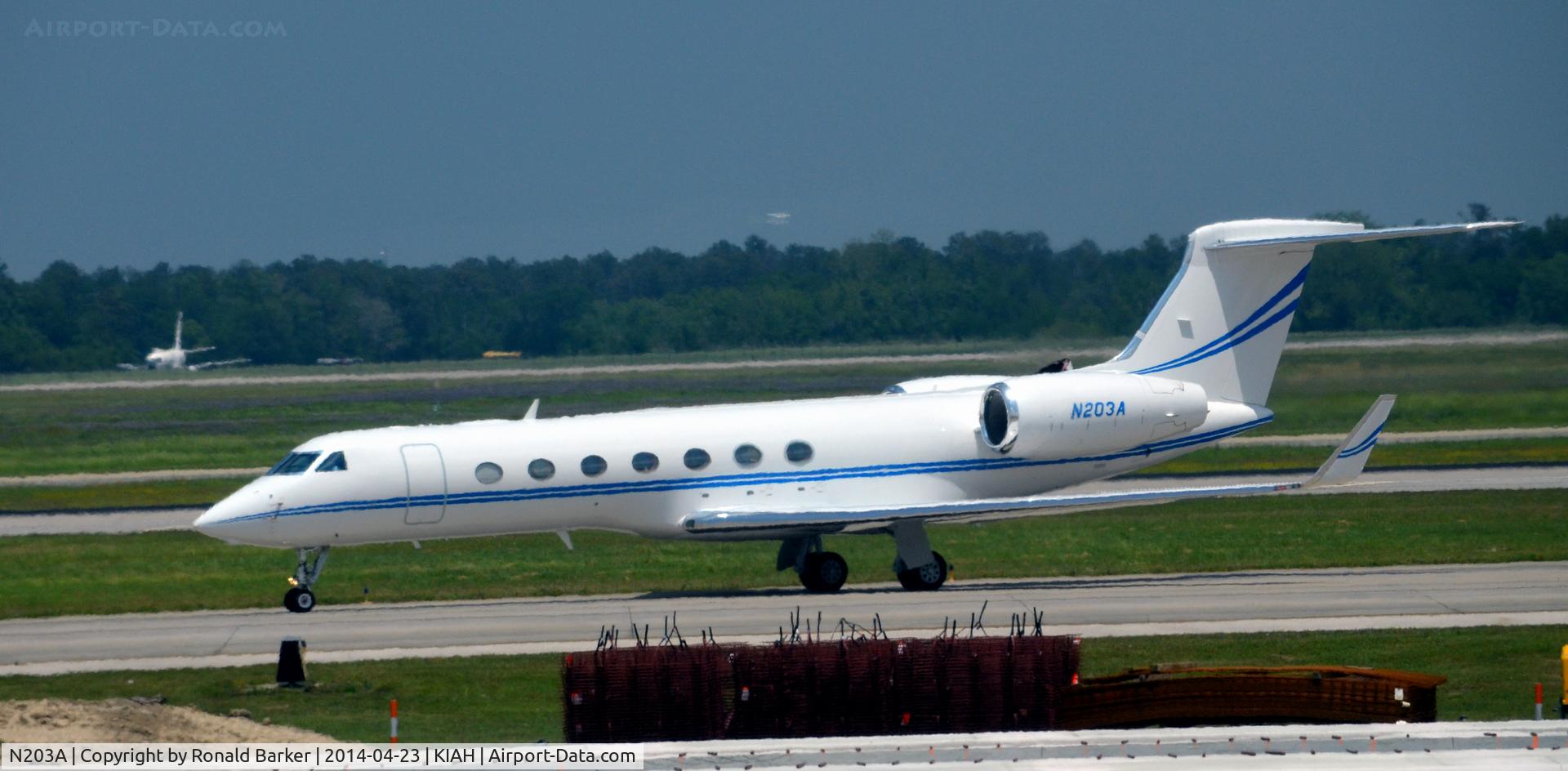 N203A, 2007 Gulfstream Aerospace GV-SP (G550) C/N 5169, Taxi for takeoff Houston