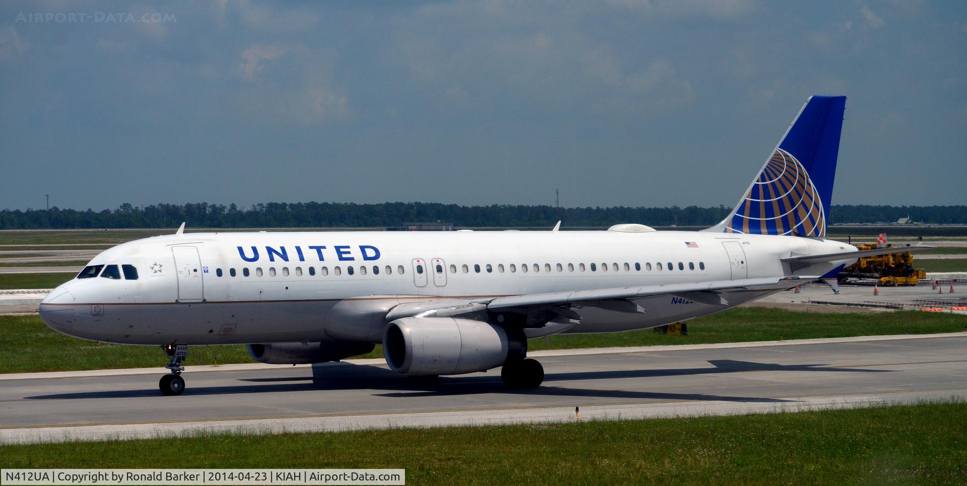 N412UA, 1994 Airbus A320-232 C/N 465, Taxi Houston