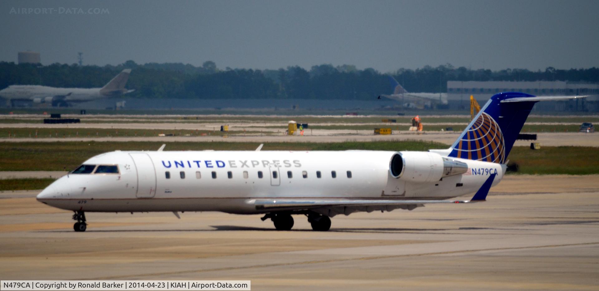N479CA, 2002 Bombardier CRJ-200ER (CL-600-2B19) C/N 7675, Taxi for takeoff Houston