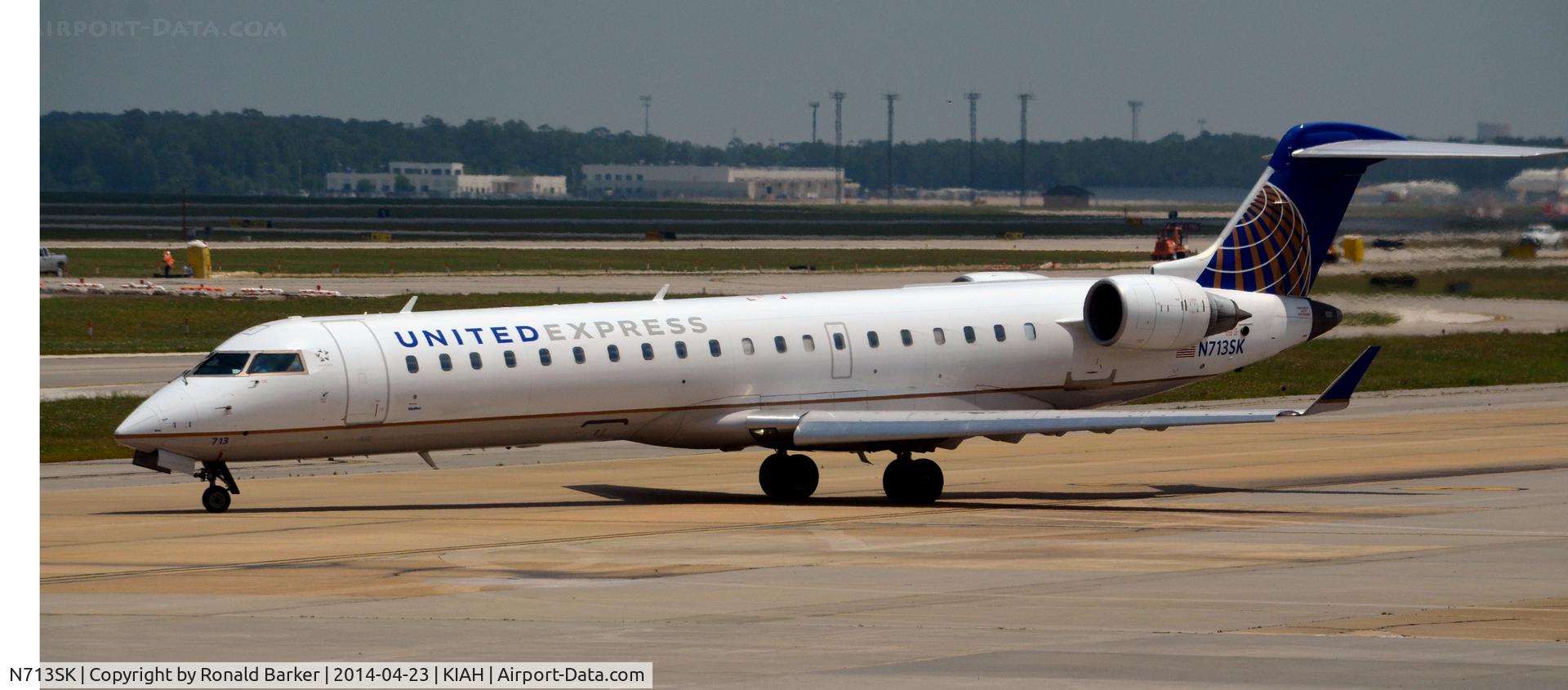 N713SK, 2004 Bombardier CRJ-701ER (CL-600-2C10) Regional Jet C/N 10174, Taxi Houston