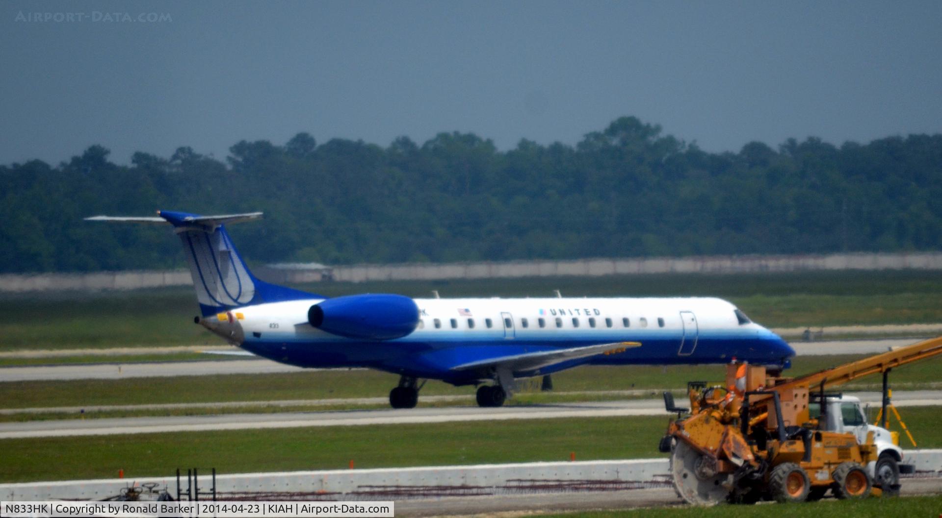 N833HK, 2000 Embraer ERJ-145LR (EMB-145LR) C/N 145240, Taxi to park Houston
