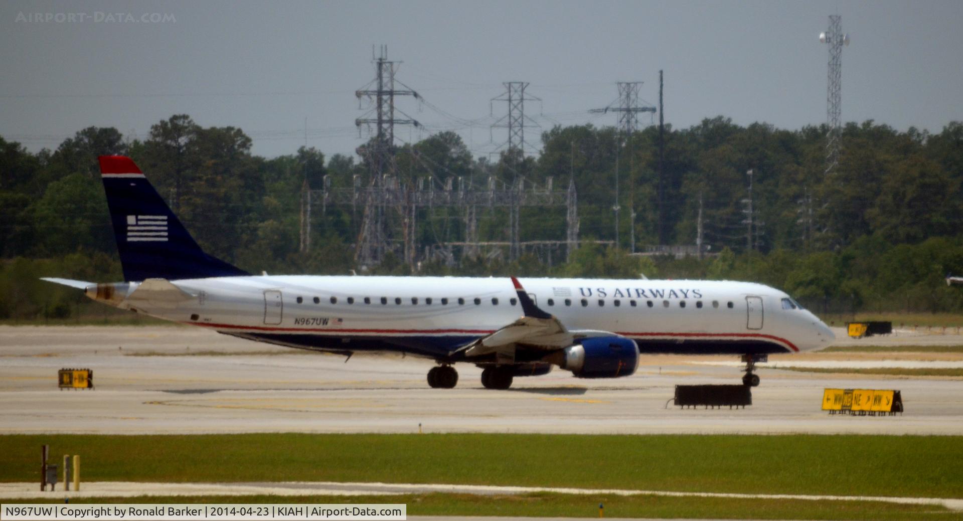 N967UW, 2008 Embraer 190AR (ERJ-190-100IGW) C/N 19000211, Taxi Houston