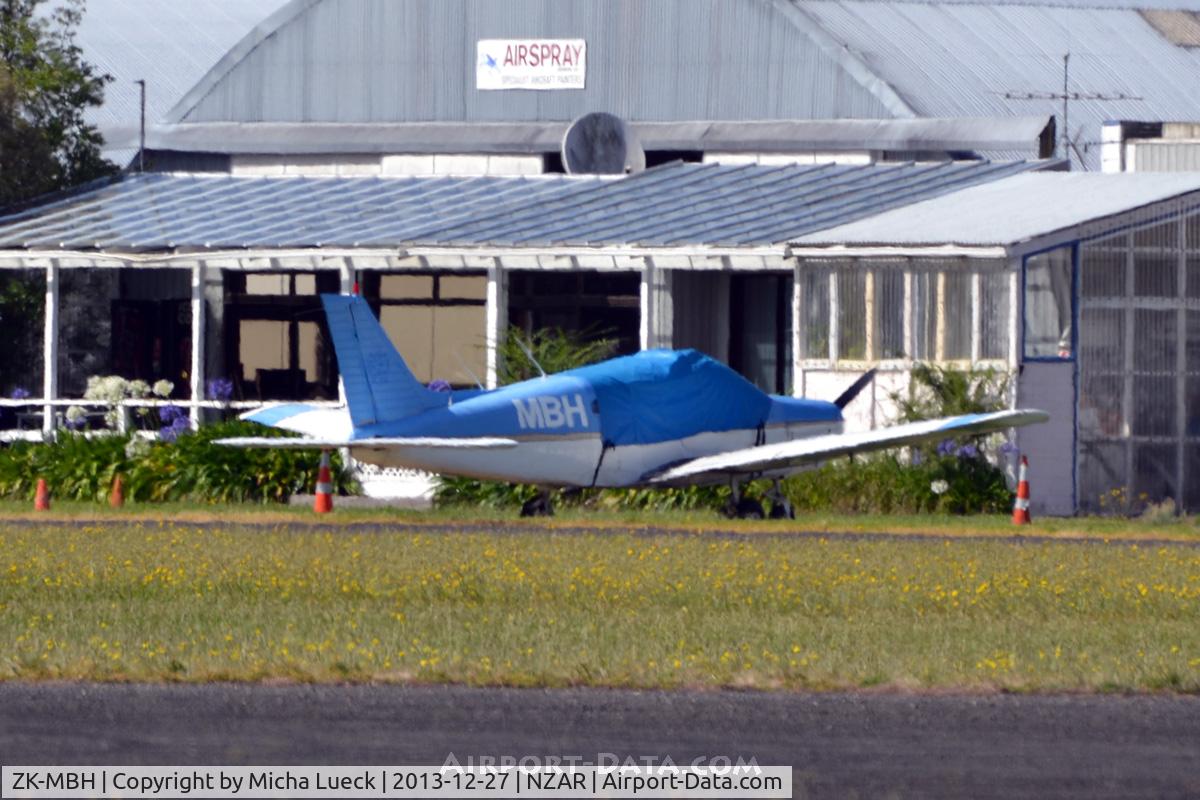 ZK-MBH, Piper PA-28-161 C/N 28-8516082, At Ardmore