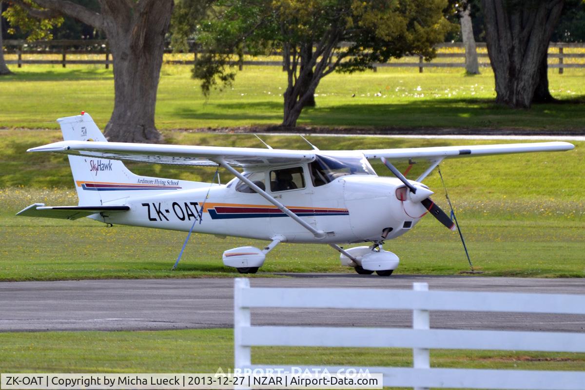 ZK-OAT, Cessna 172R C/N 17281000, At Ardmore