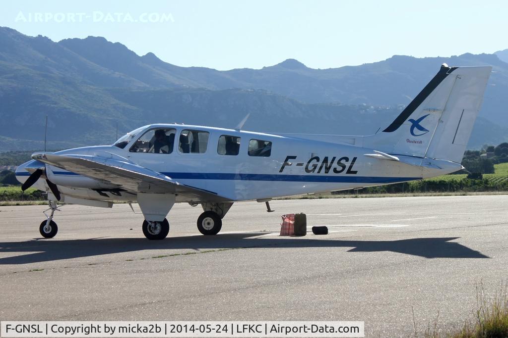 F-GNSL, 2001 Beech 58 Baron C/N TH-2006, Parked
