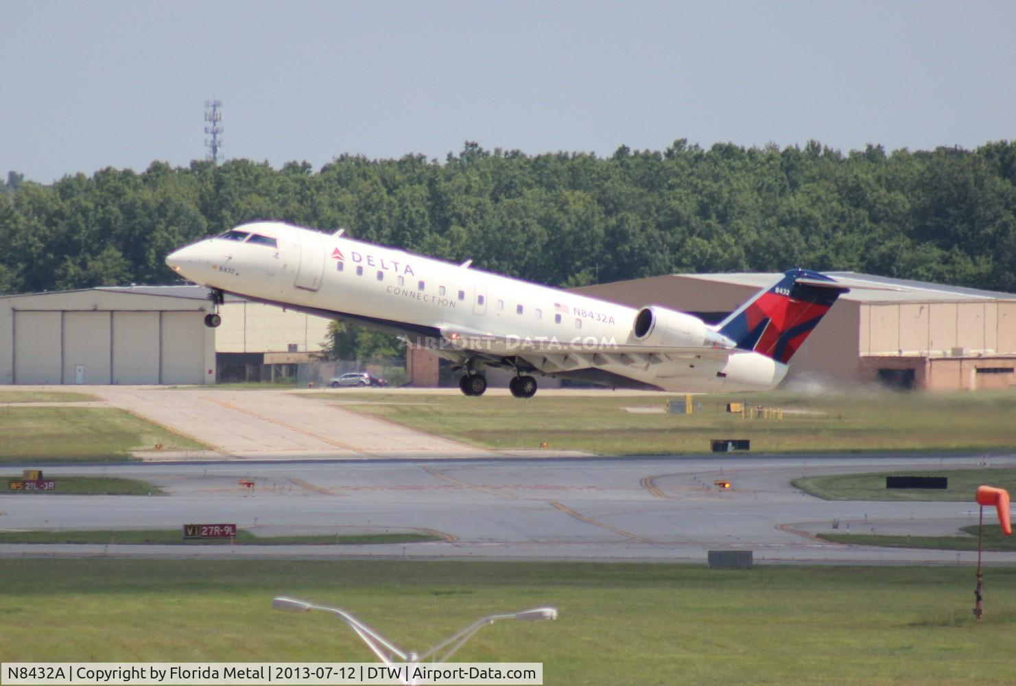 N8432A, 2000 Canadair CRJ-200LR (CL-600-2B19) C/N 7432, Delta Connection CRJ-200