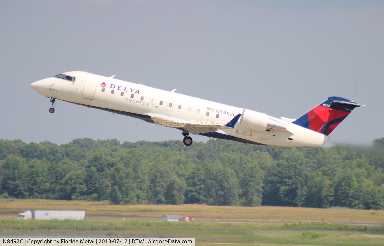 N8492C, 2001 Bombardier CRJ-200LR (CL-600-2B19) C/N 7492, Delta Connection CRJ-200