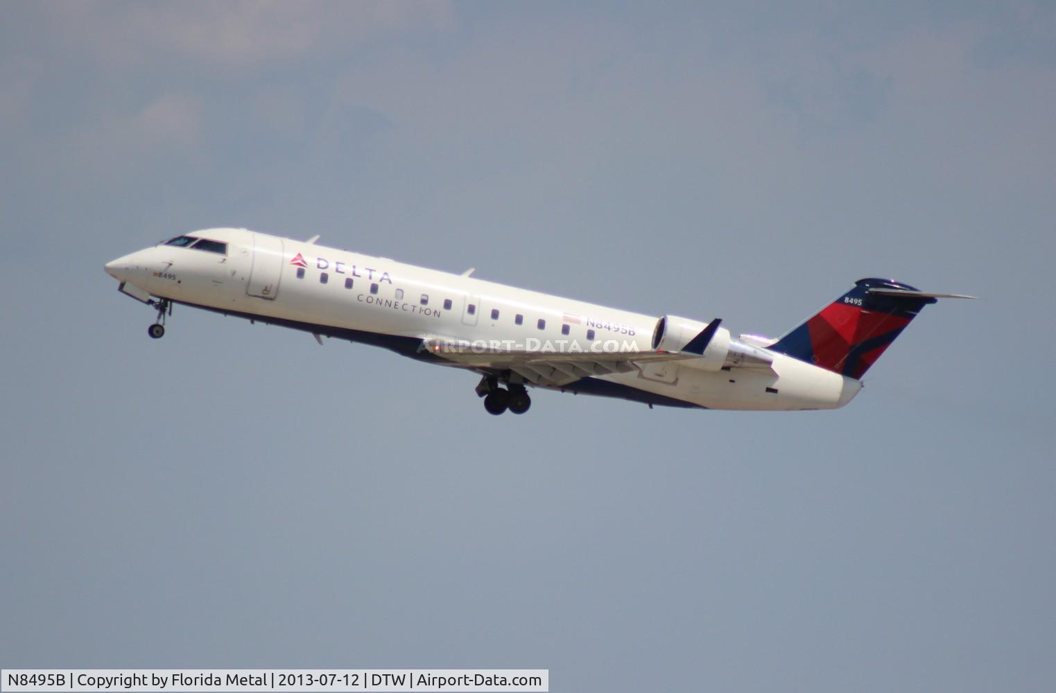 N8495B, 2001 Bombardier CRJ-200ER (CL-600-2B19) C/N 7495, Delta Connection CRJ-200