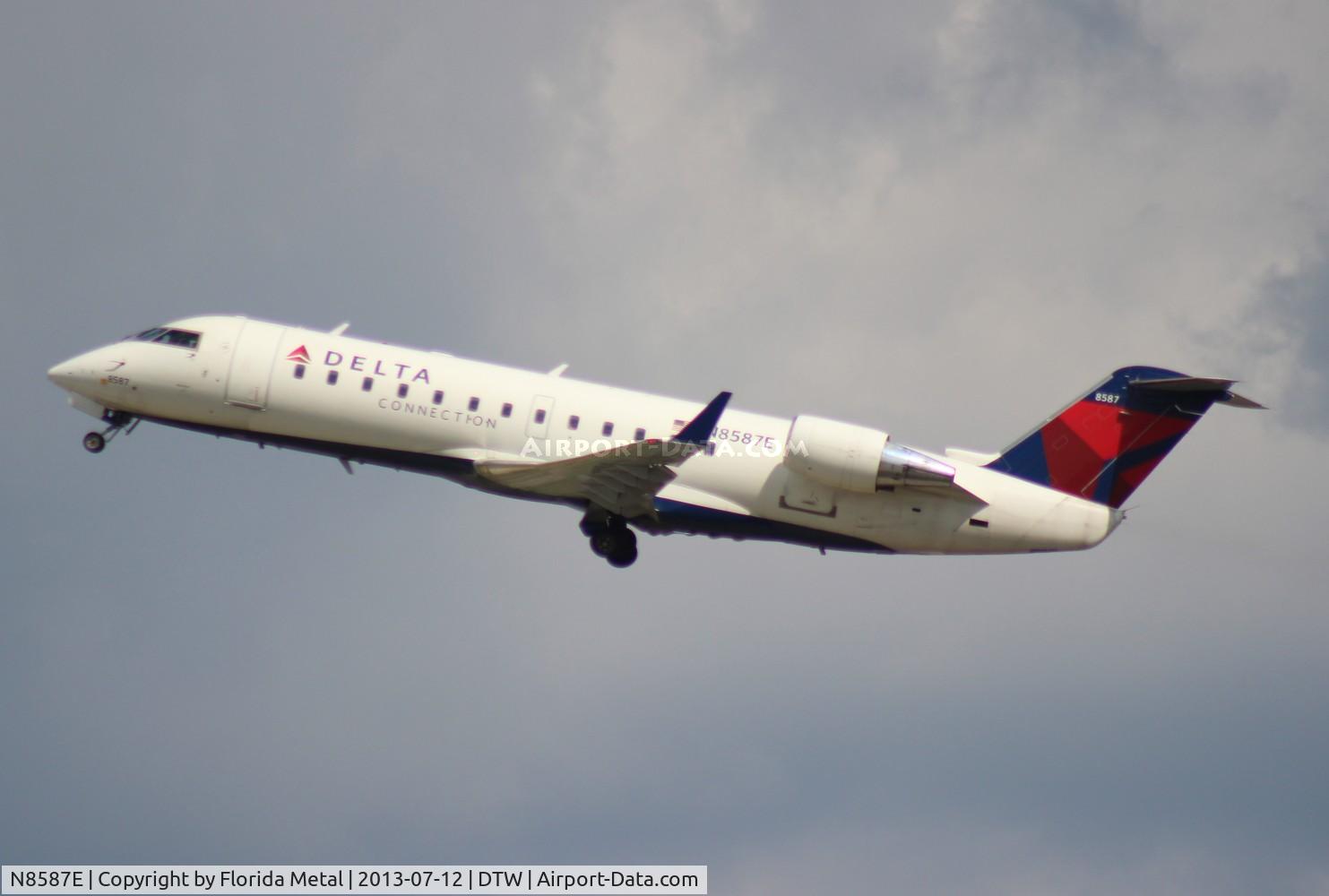 N8587E, 2001 Bombardier CRJ-200LR (CL-600-2B19) C/N 7587, Delta CRJ-200