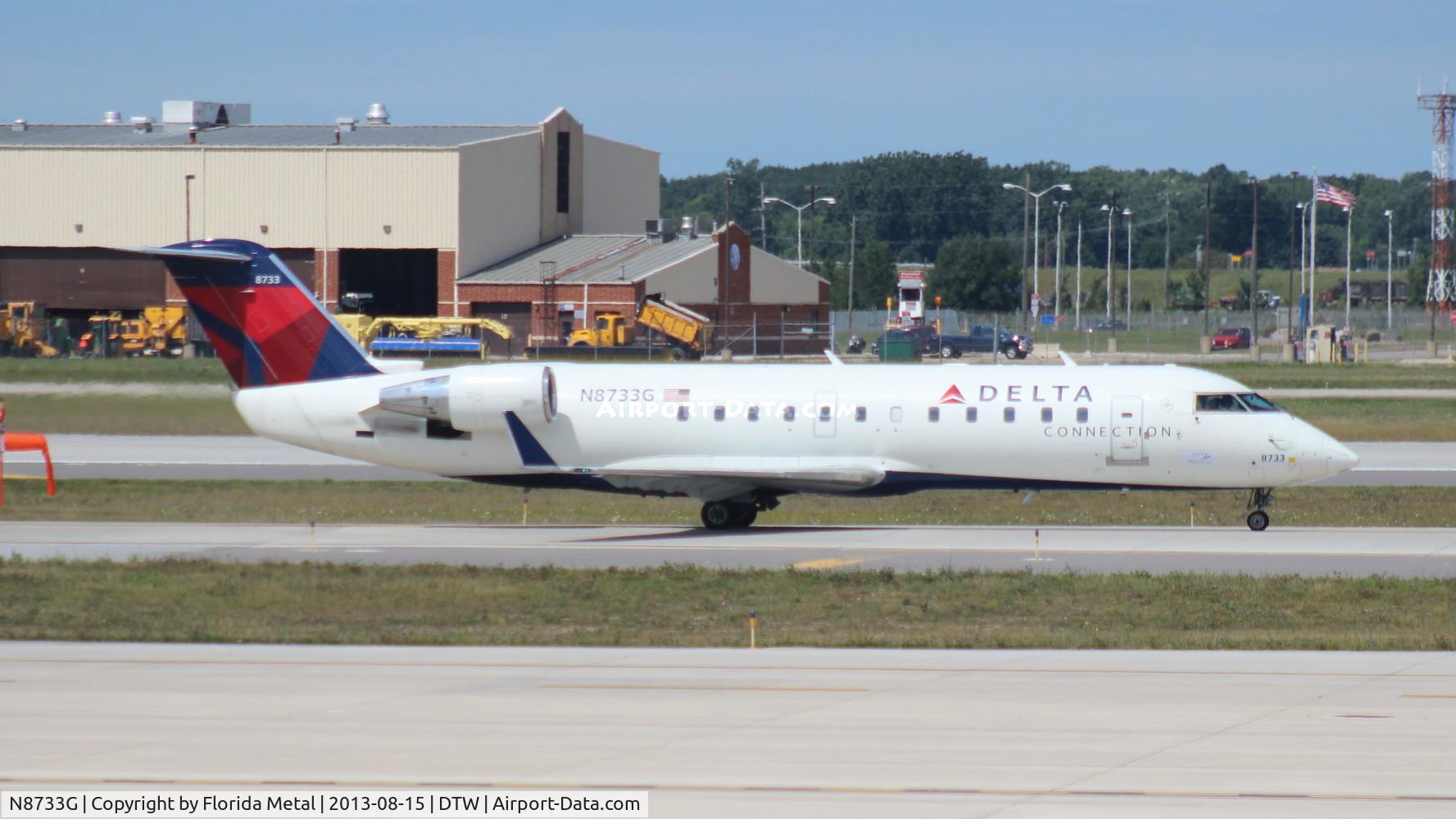 N8733G, 2002 Bombardier CRJ-200 (CL-600-2B19) C/N 7733, Delta Connection CRJ-200