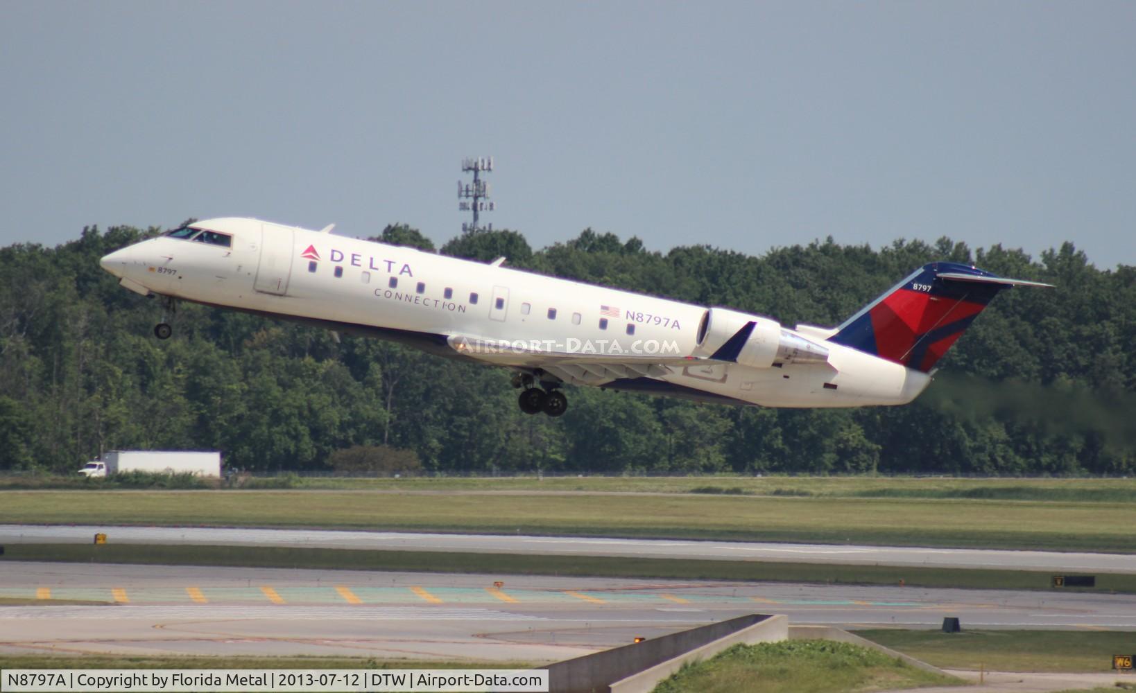 N8797A, 2003 Bombardier CRJ-200 (CL-600-2B19) C/N 7797, Delta Connection CRJ-200