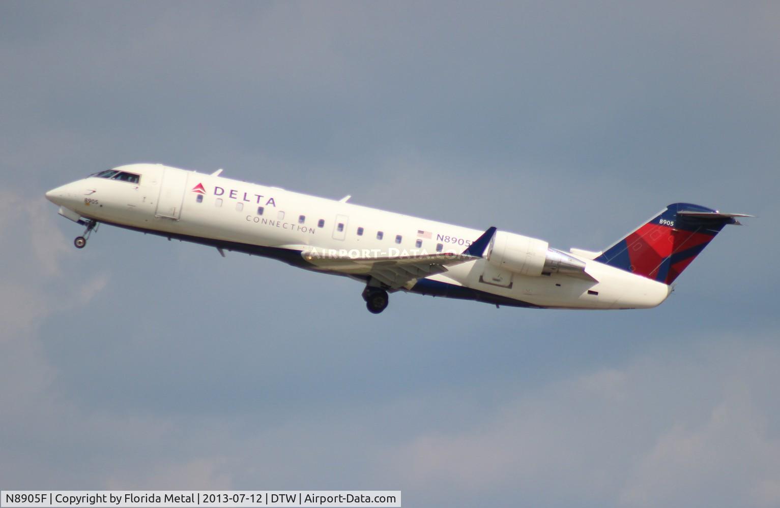 N8905F, 2004 Bombardier CRJ-200 (CL-600-2B19) C/N 7905, Delta Connection CRJ-200