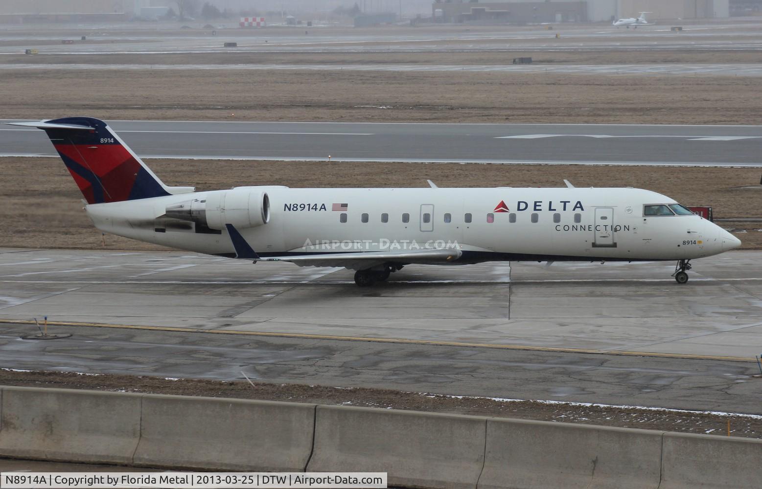 N8914A, 2004 Bombardier CRJ-200 (CL-600-2B19) C/N 7914, Delta Connection CRJ-200