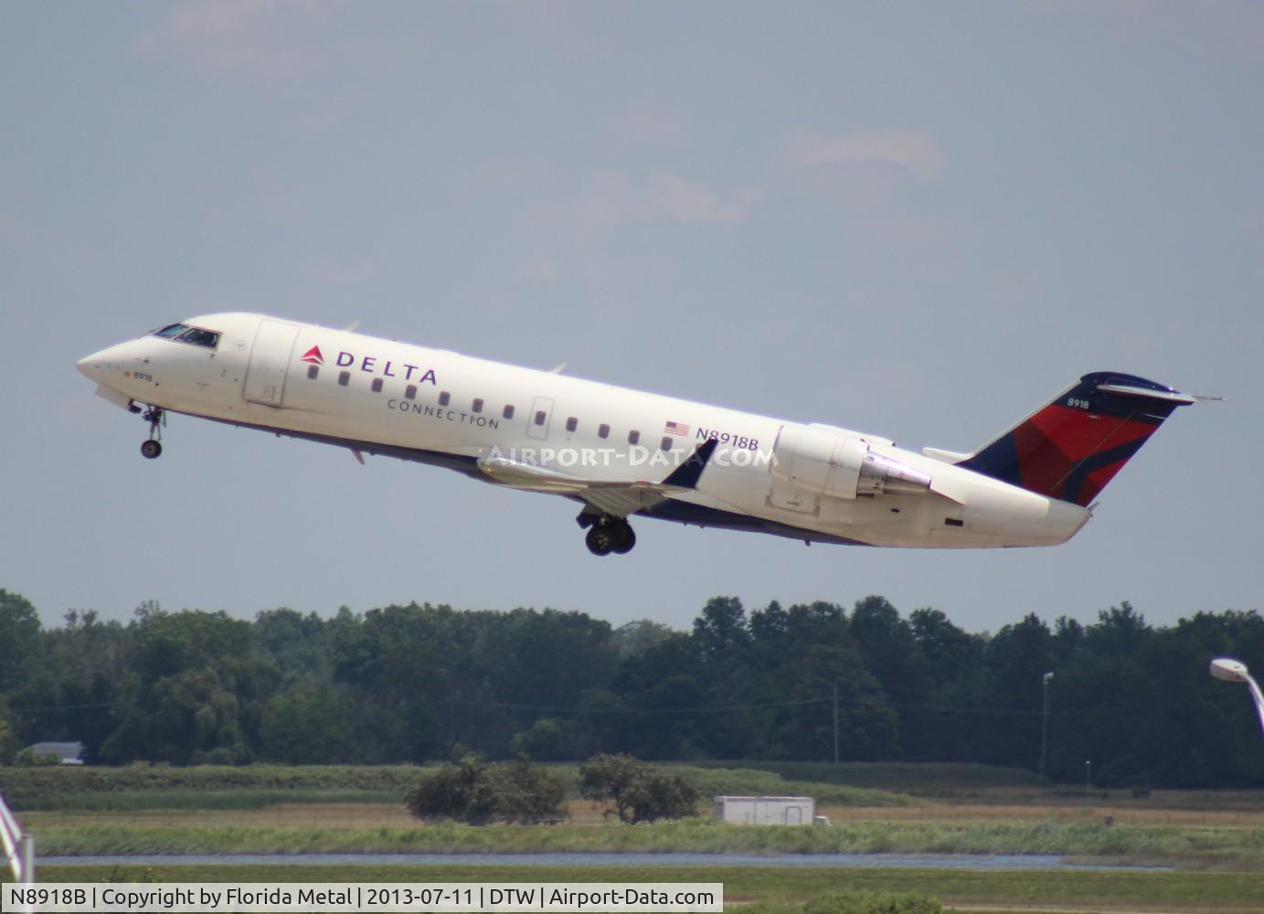 N8918B, 2004 Bombardier CRJ-200 (CL-600-2B19) C/N 7918, Delta Connection CRJ-200