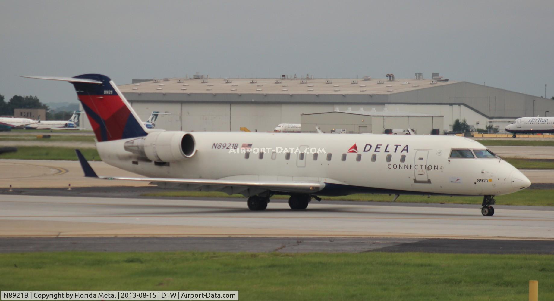 N8921B, 2004 Canadair CRJ-440 (CL-600-2B19) Regional Jet C/N 7921, Delta Connection CRJ-200