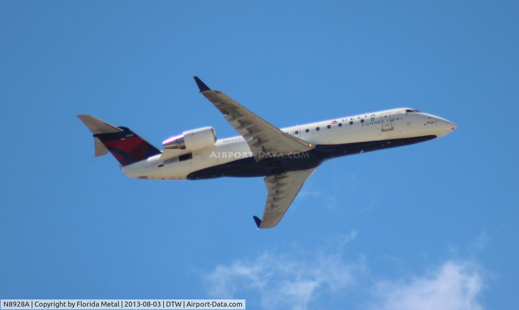 N8928A, 2004 Bombardier CRJ-200 (CL-600-2B19) C/N 7928, Delta Connection CRJ-200