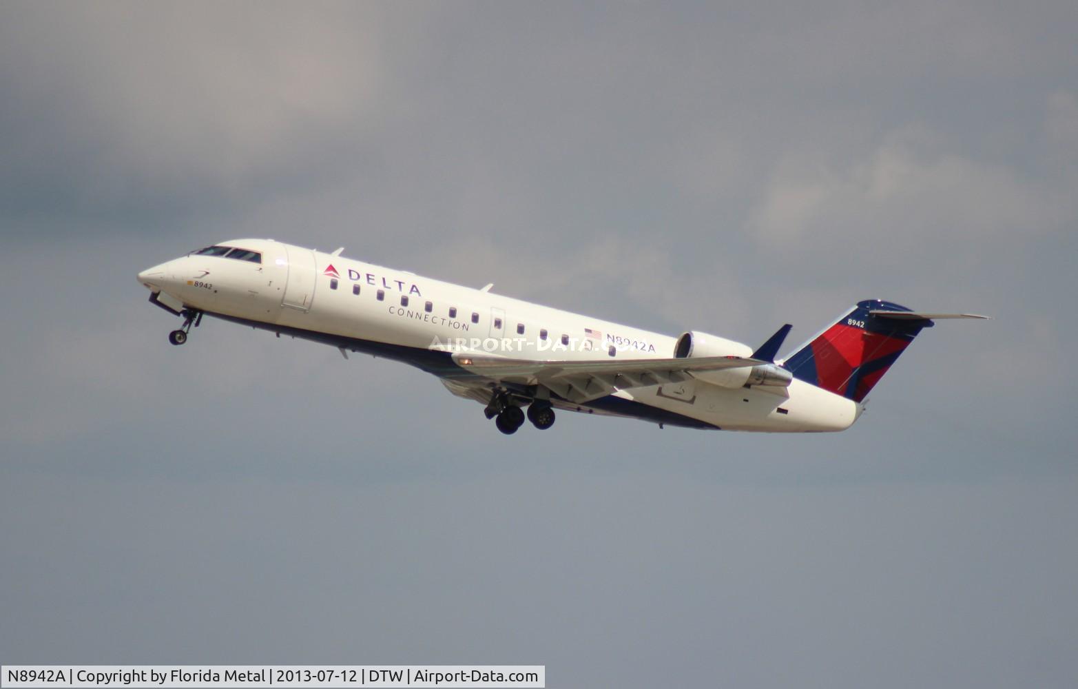 N8942A, 2004 Bombardier CRJ-200 (CL-600-2B19) C/N 7942, Delta Connection CRJ-200
