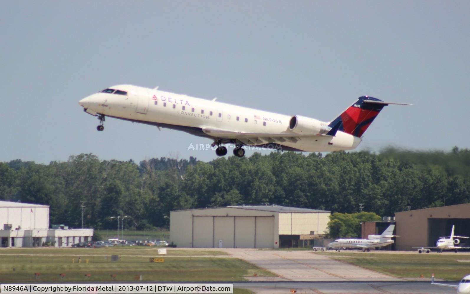N8946A, 2004 Bombardier CRJ-200 (CL-600-2B19) C/N 7946, Delta Connection CRJ-200
