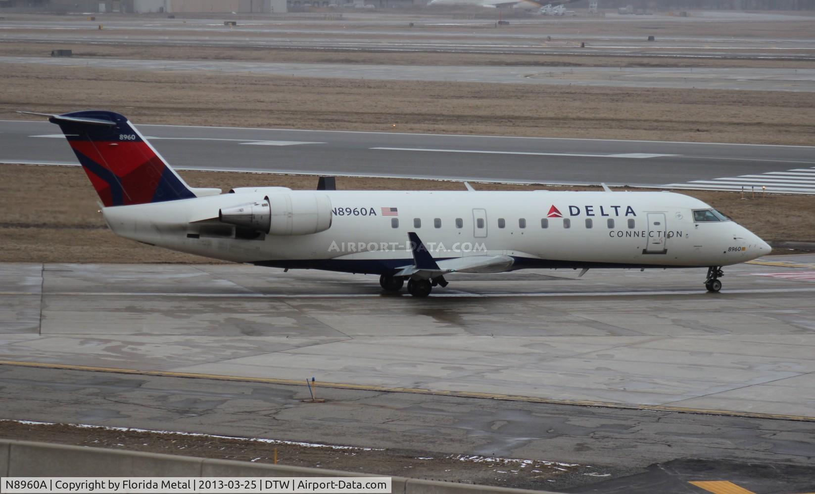 N8960A, 2004 Bombardier CRJ-200 (CL-600-2B19) C/N 7960, Delta Connection CRJ-200
