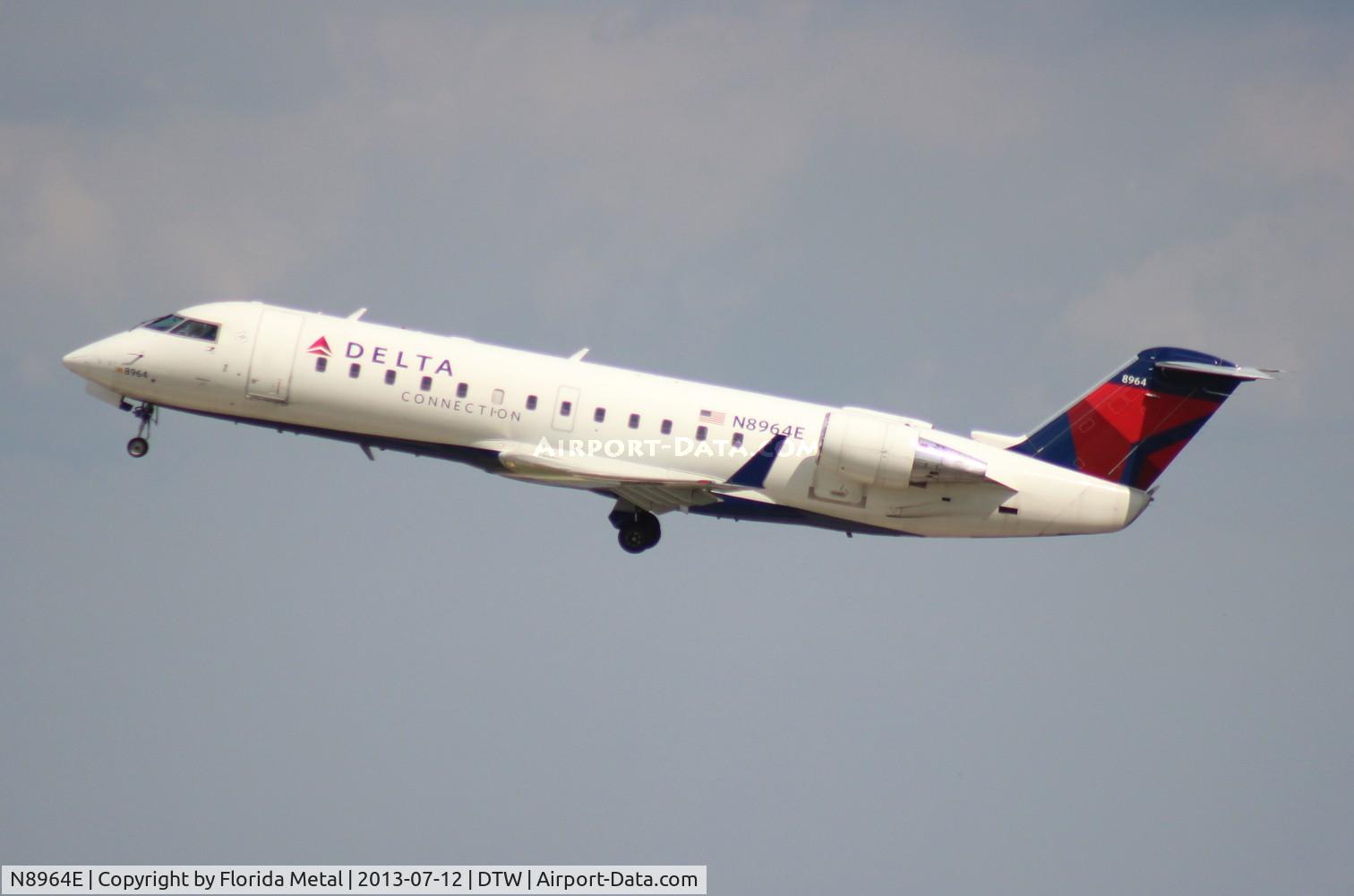 N8964E, 2004 Bombardier CRJ-200 (CL-600-2B19) C/N 7964, Delta Connection CRJ-200