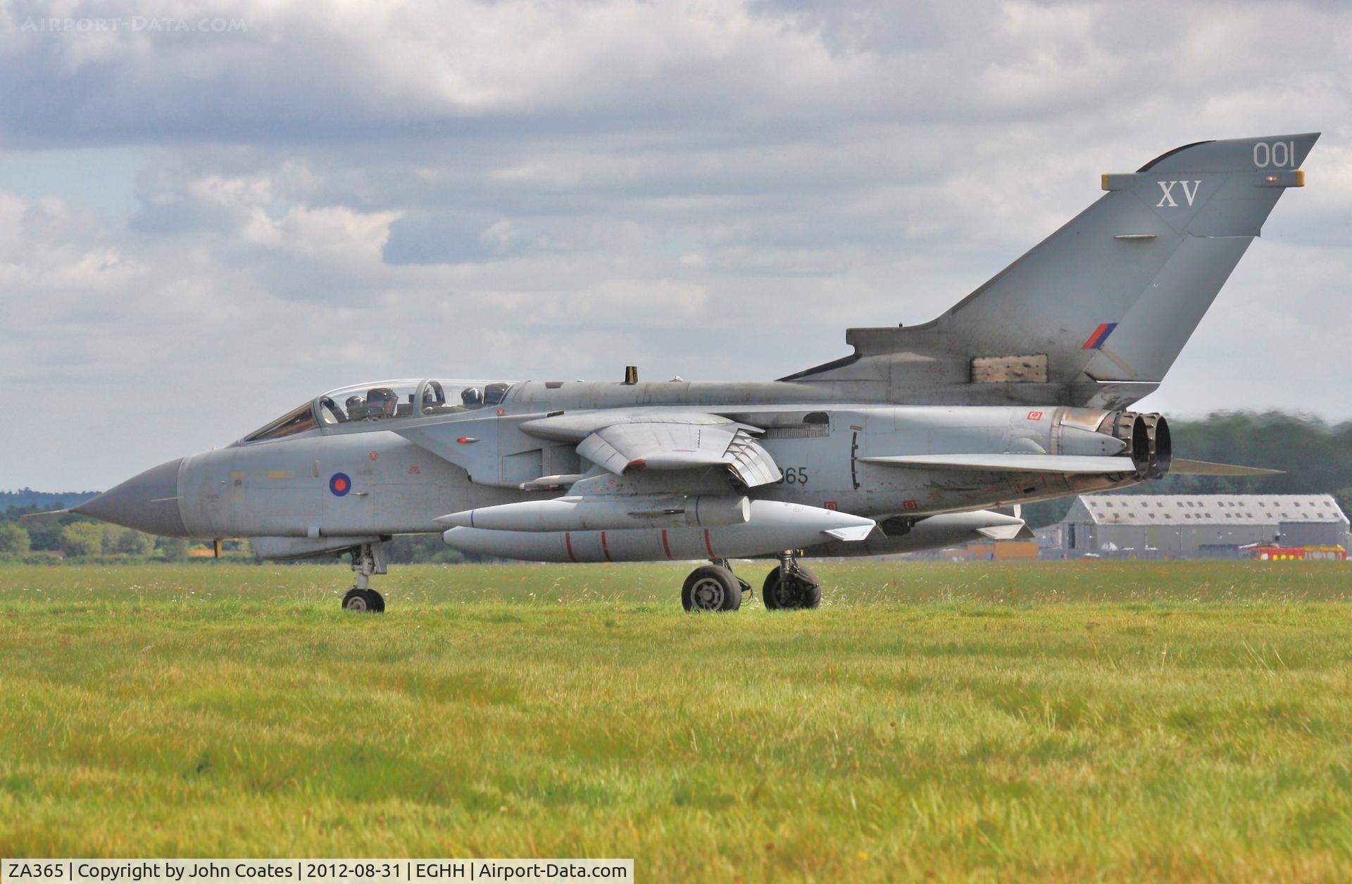 ZA365, 1982 Panavia Tornado GR.4(T) C/N 156/BT029/3079, Taxiing