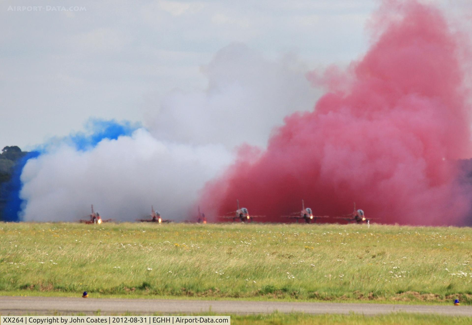 XX264, 1978 Hawker Siddeley Hawk T.1A C/N 100/312100, Departure smoke