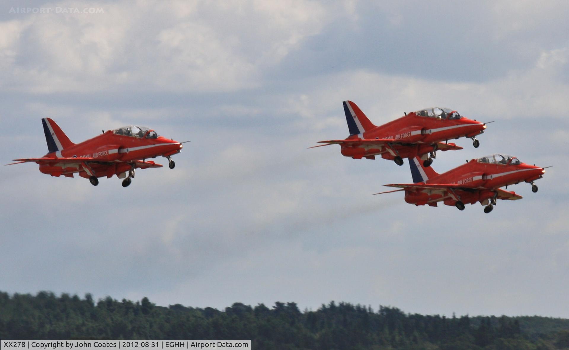 XX278, 1978 Hawker Siddeley Hawk T.1A C/N 103/312103, Departing to display