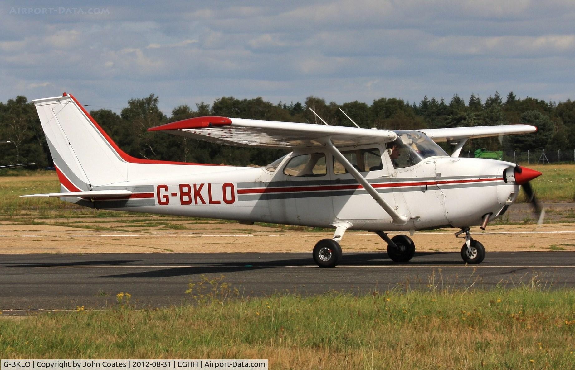 G-BKLO, 1975 Reims F172M ll Skyhawk C/N 1380, Taxiing