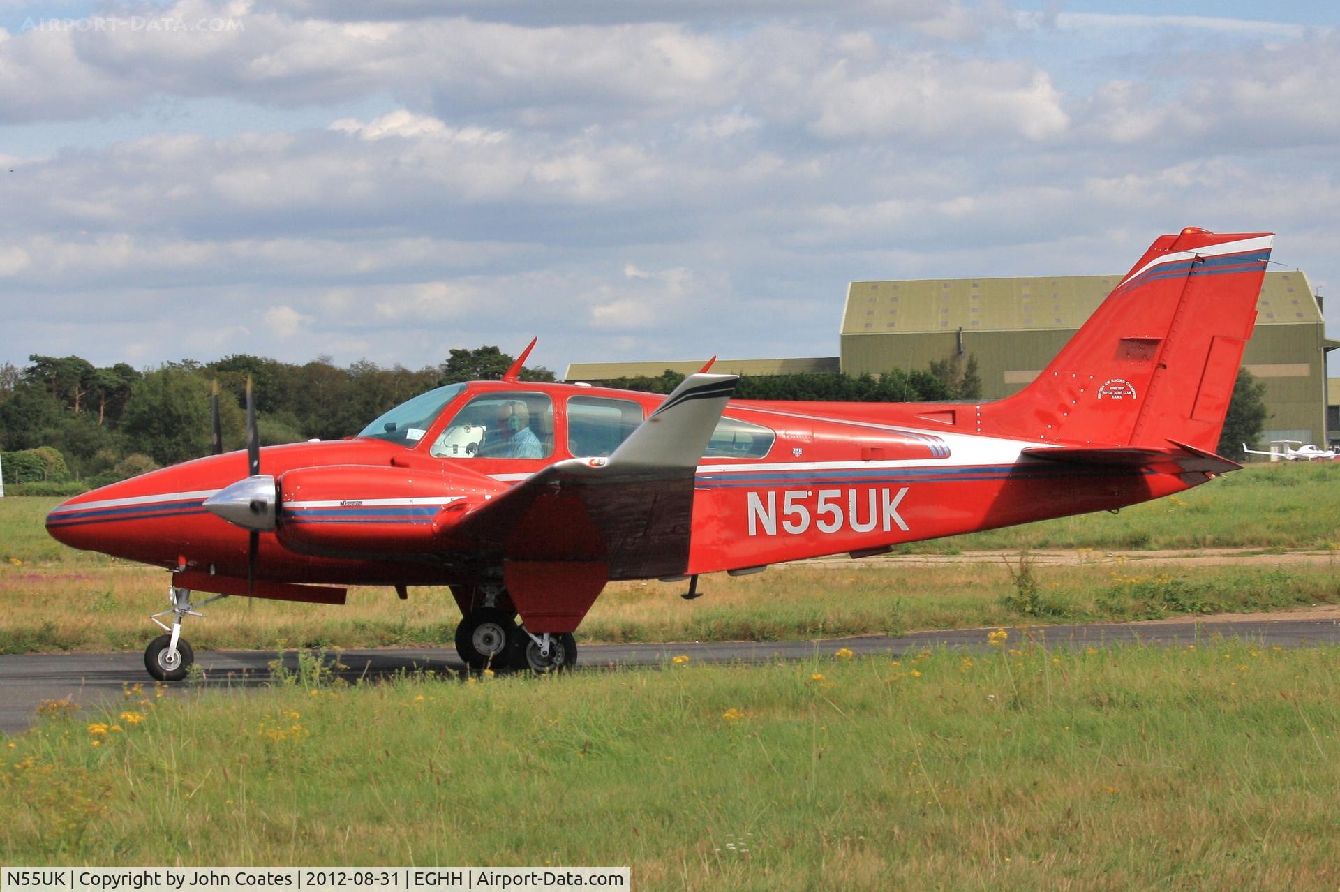 N55UK, 1978 Beech E-55 Baron Baron C/N TE-1128, Taxiing