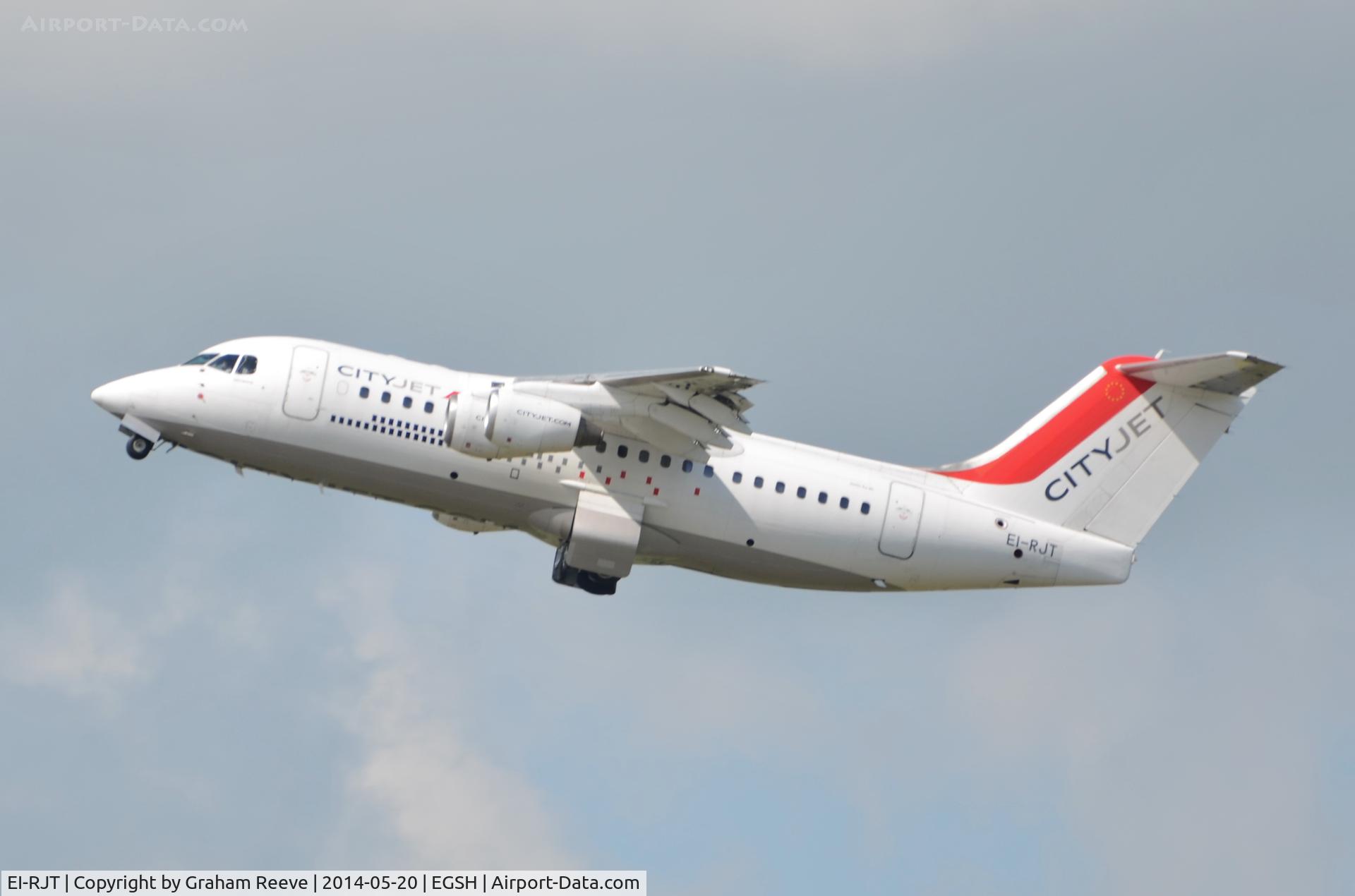 EI-RJT, 2000 British Aerospace Avro 146-RJ85A C/N E2366, Departing from Norwich.