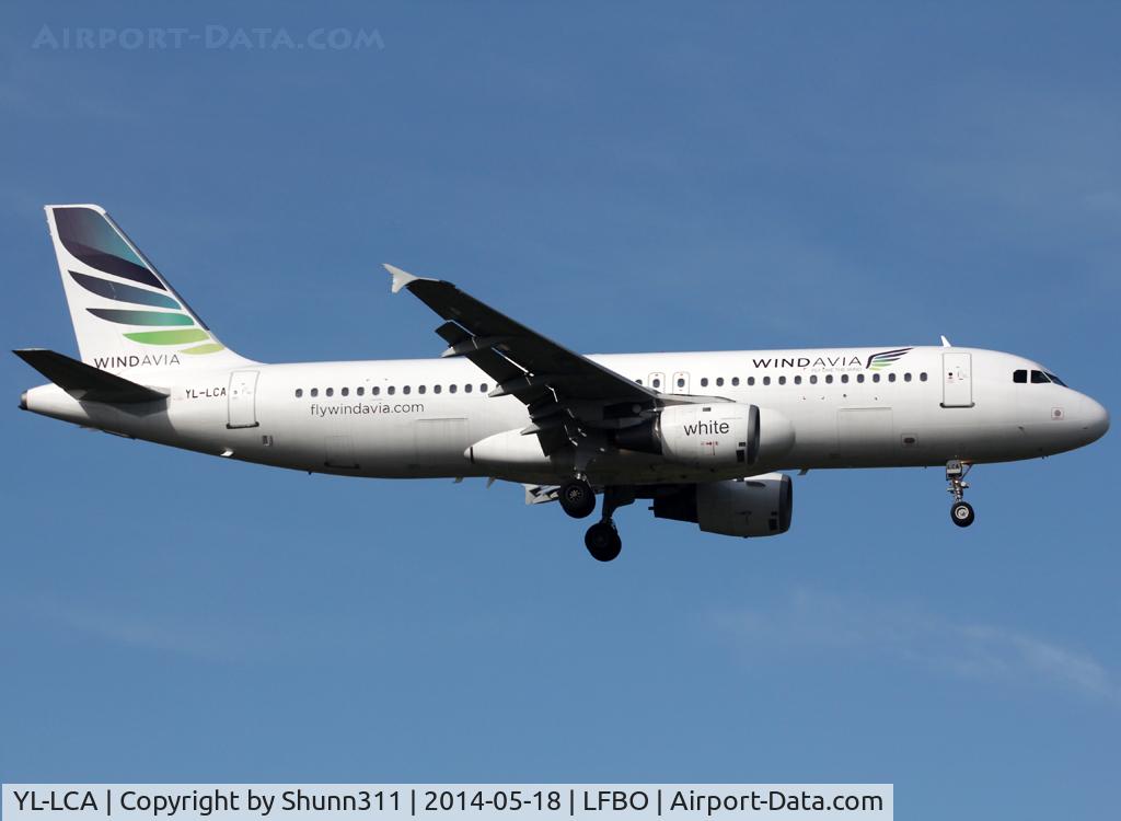 YL-LCA, 1992 Airbus A320-211 C/N 333, Landing rwy 14R