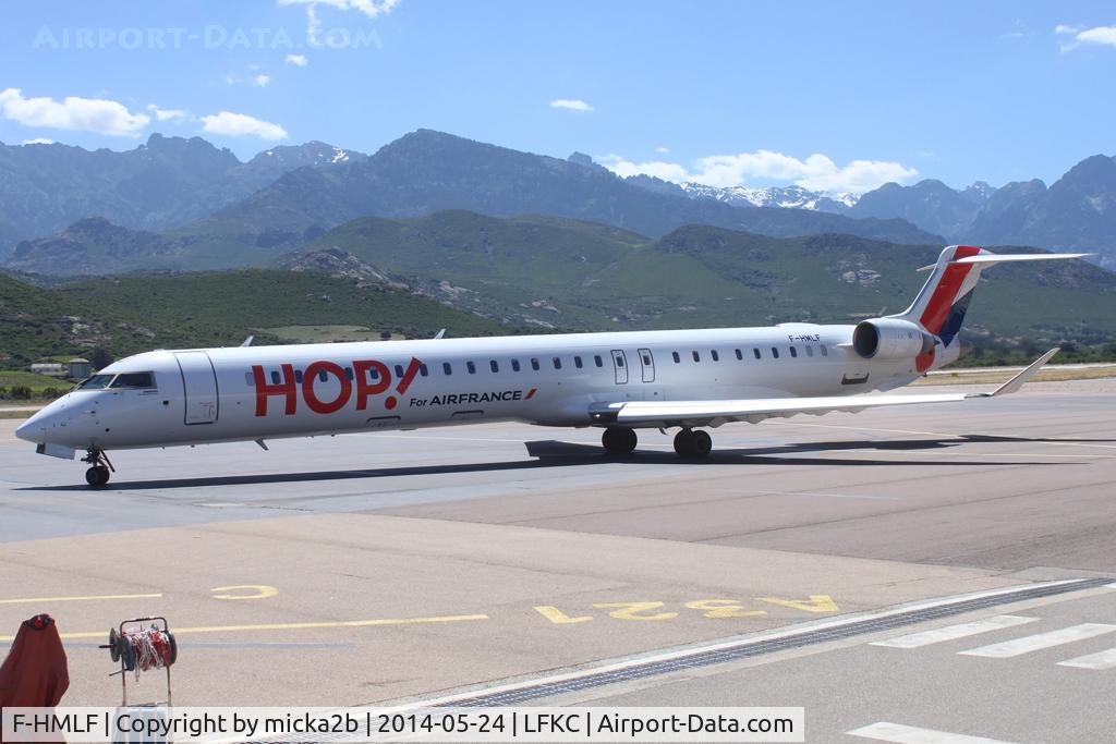 F-HMLF, 2010 Bombardier CRJ-1000EL NG (CL-600-2E25) C/N 19010, Taxiing
