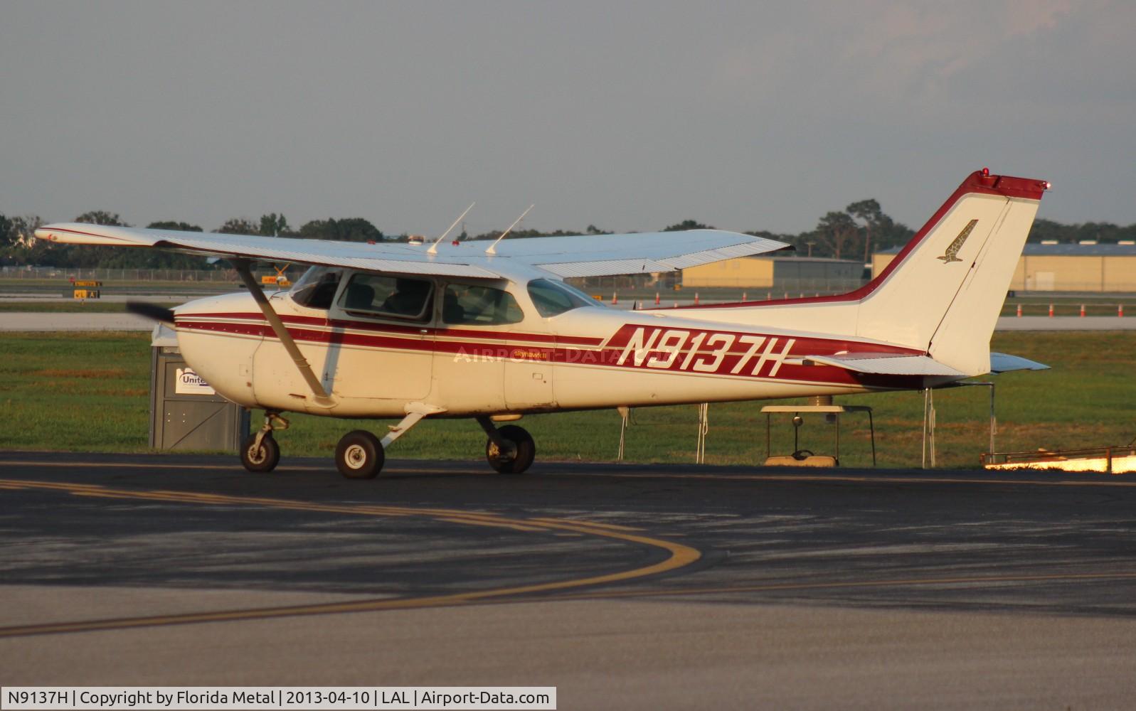 N9137H, 1975 Cessna 172M C/N 17265966, Cessna 172M at Sun N Fun
