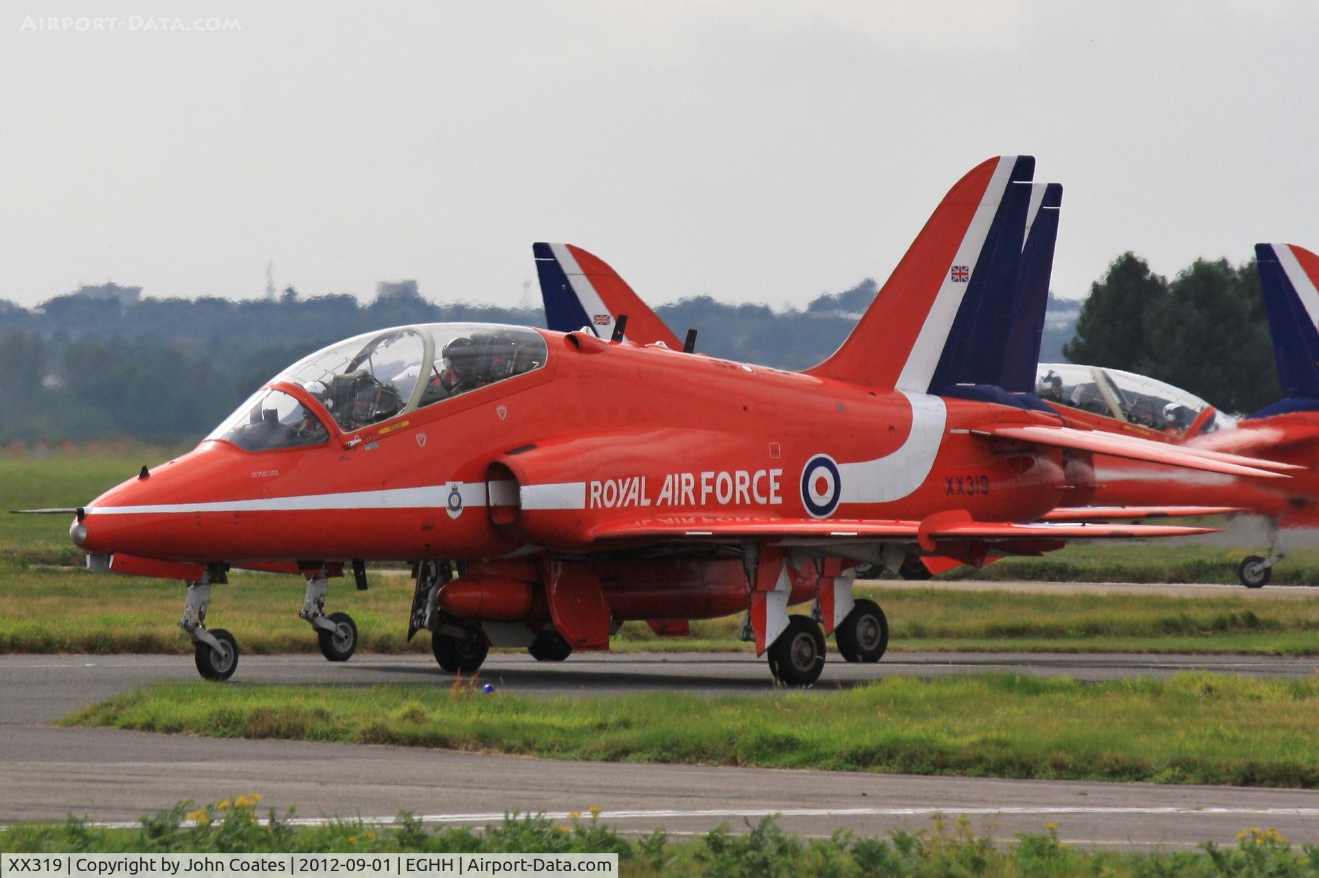 XX319, 1980 Hawker Siddeley Hawk T.1A C/N 162/312144, Taxiing