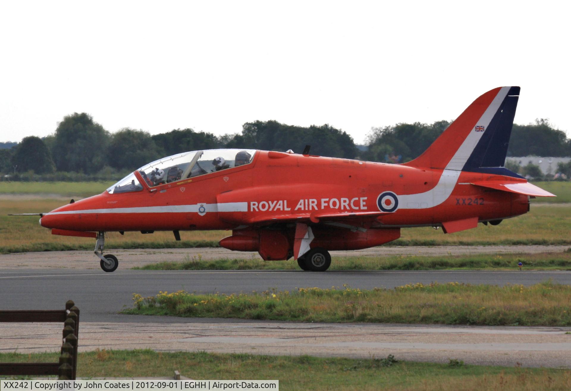 XX242, 1978 Hawker Siddeley Hawk T.1 C/N 078/312078, Taxiing