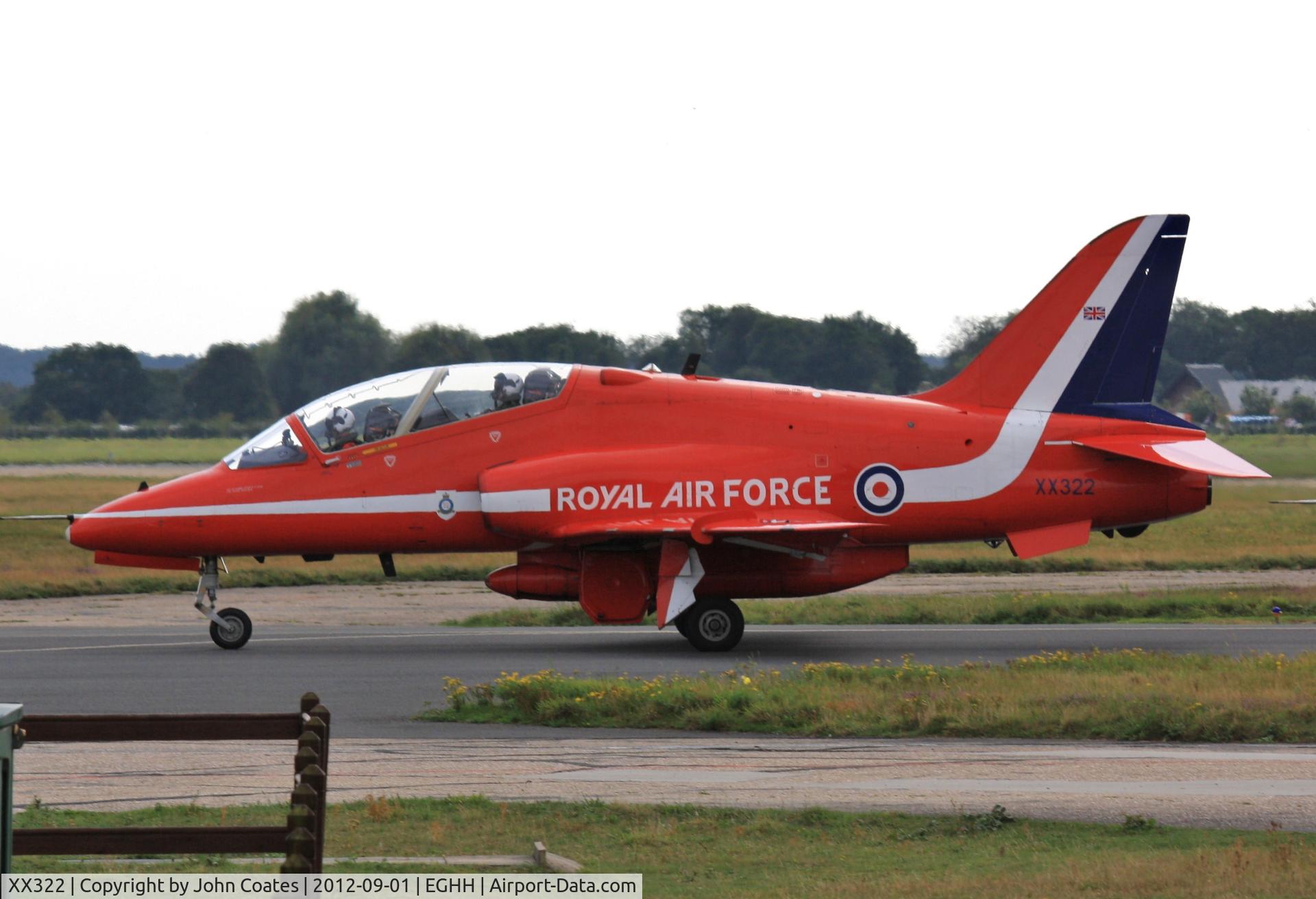 XX322, 1980 Hawker Siddeley Hawk T.1A C/N 165/312147, Taxiing