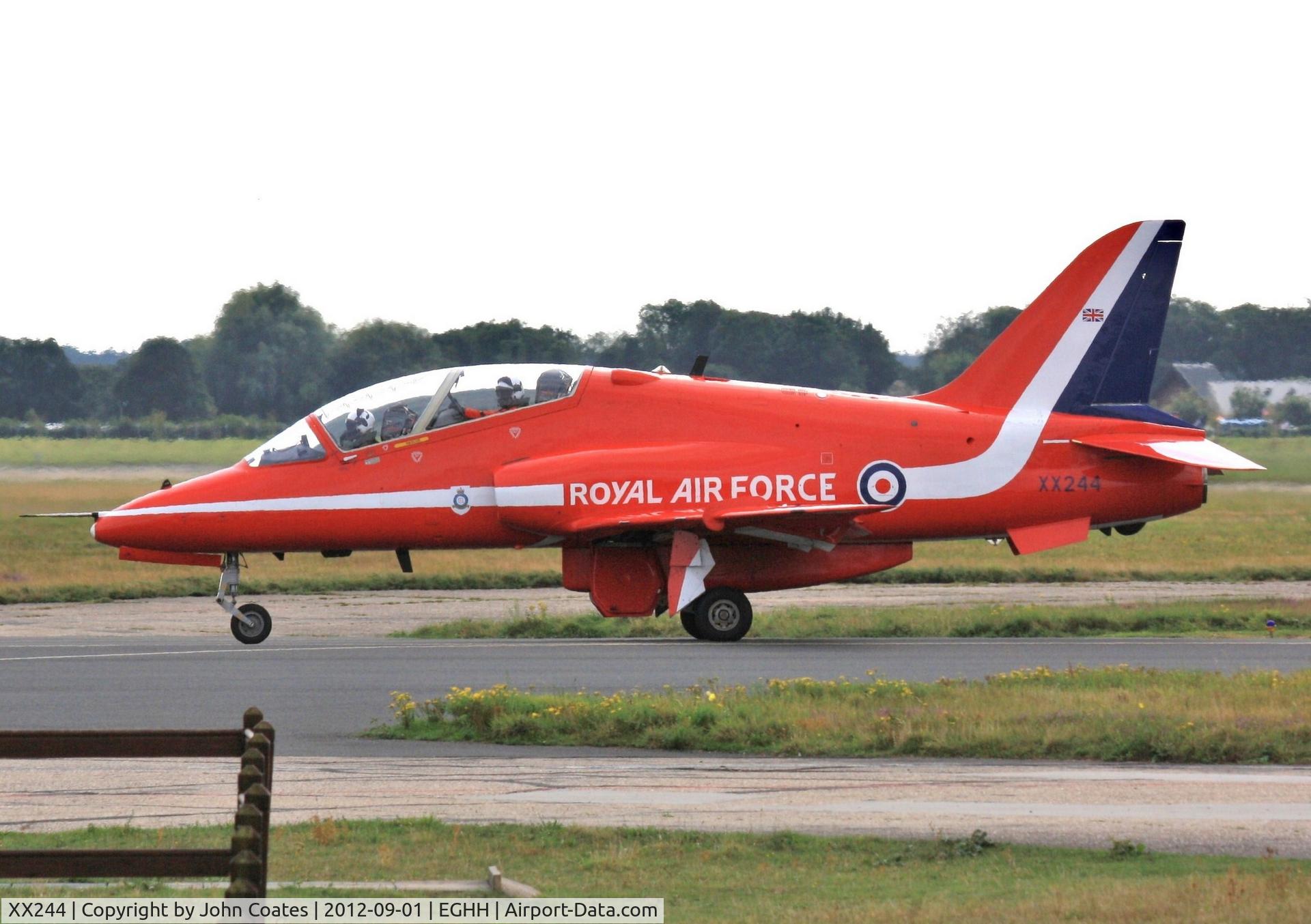 XX244, 1978 Hawker Siddeley Hawk T.1 C/N 080/312080, Taxiing