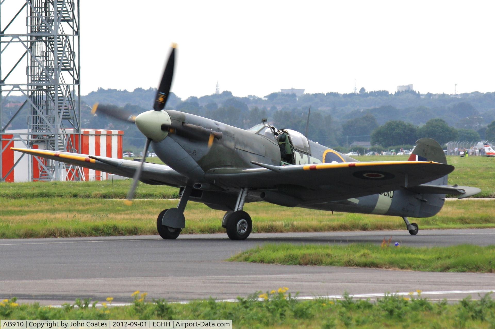 AB910, Supermarine 349 Spitfire LF.Vb C/N CBAF.1061, Taxiing