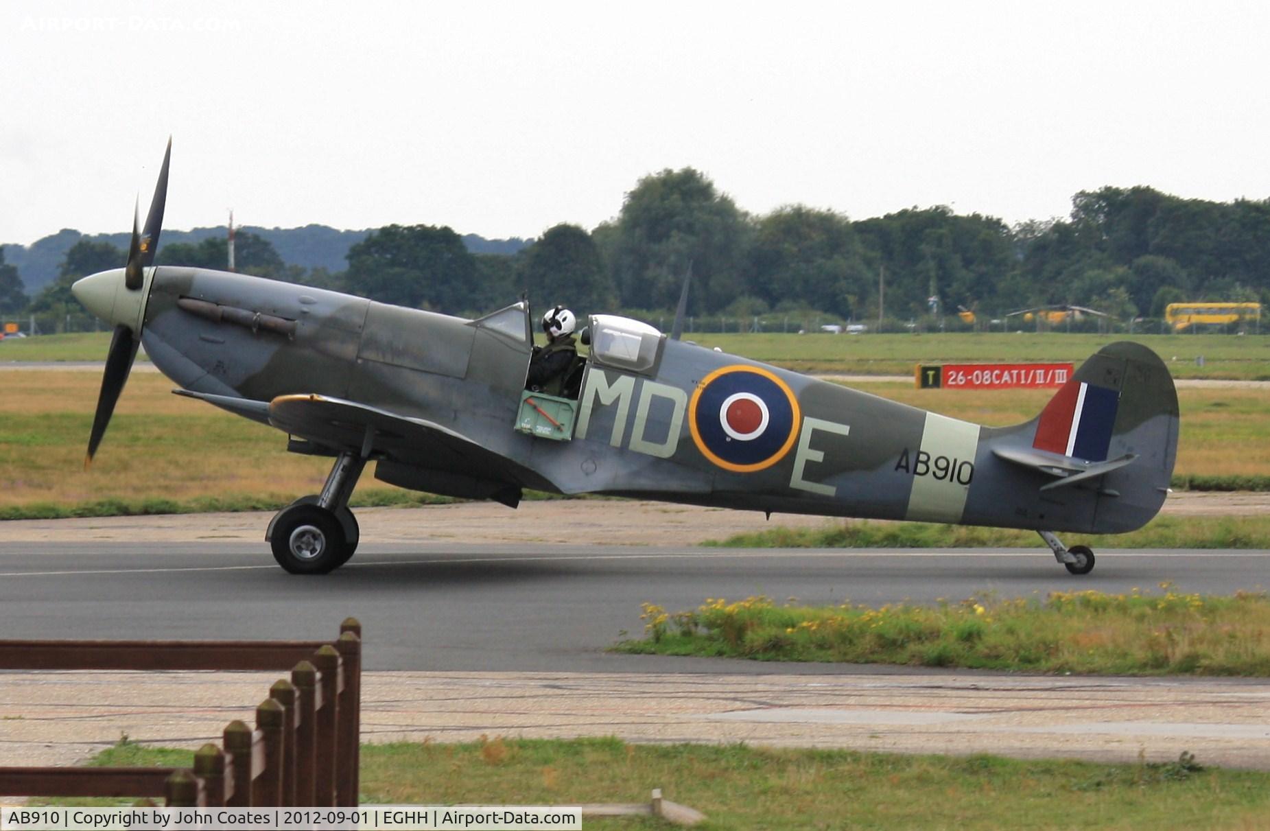 AB910, Supermarine 349 Spitfire LF.Vb C/N CBAF.1061, Taxiing