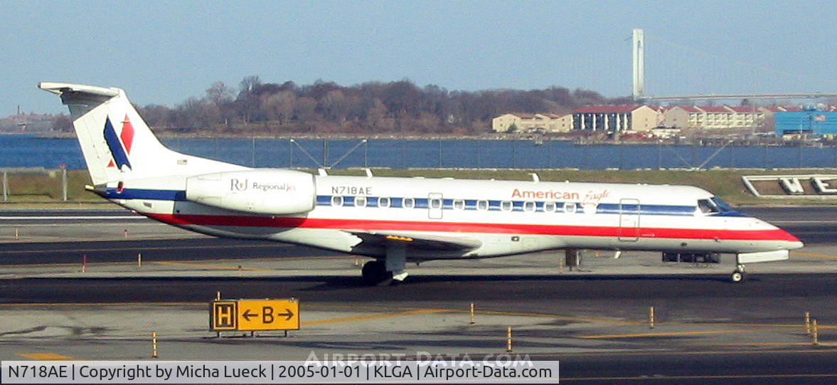 N718AE, 2000 Embraer ERJ-135LR (EMB-135LR) C/N 145275, At La Guardia