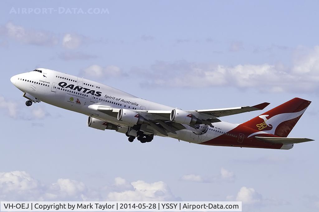 VH-OEJ, 2003 Boeing 747-438/ER C/N 32914, Qantas B747-400 sporting the new scheme to support the Socceroos at the 2014 World CUp
