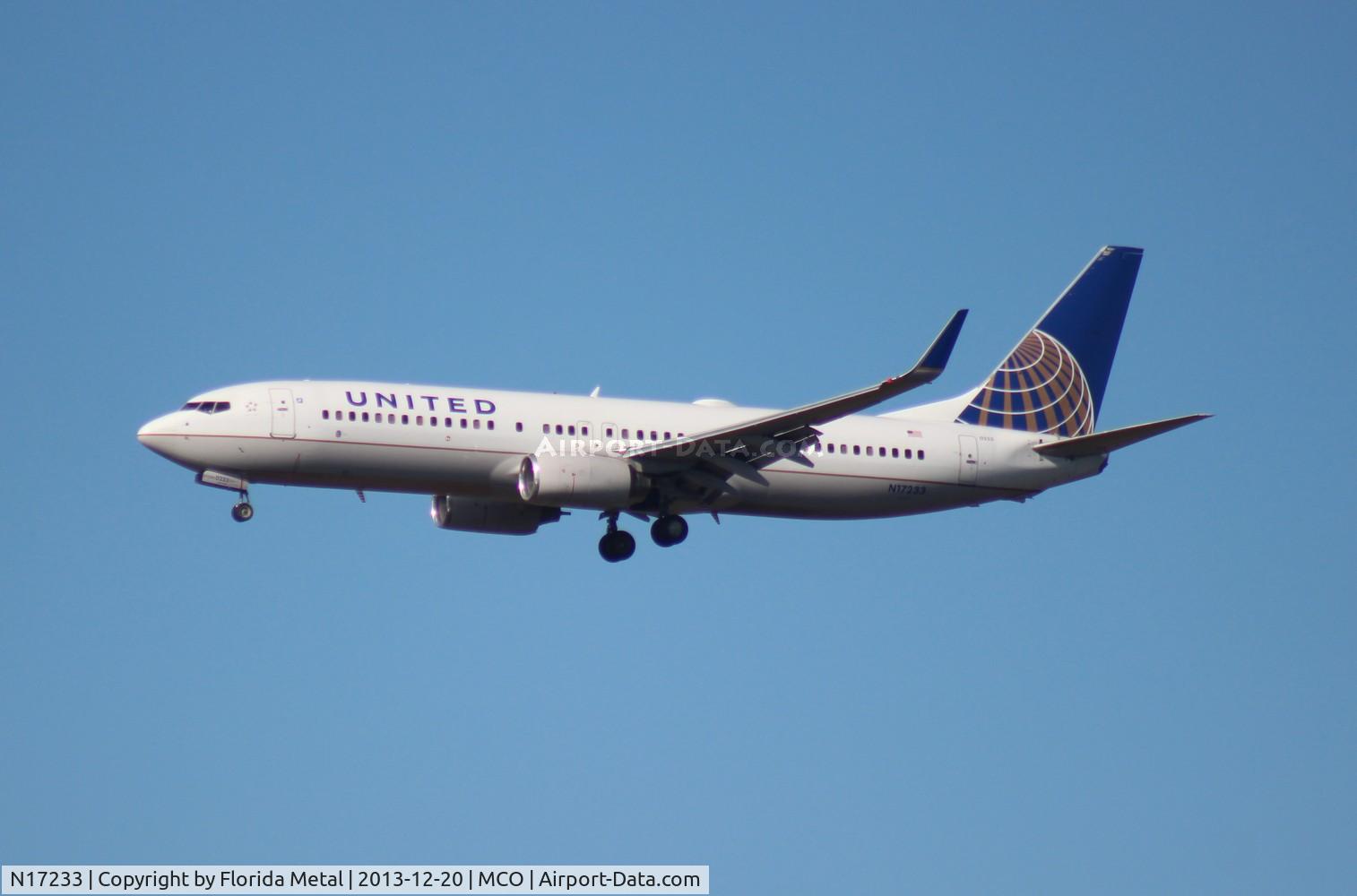 N17233, 1999 Boeing 737-824 C/N 28943, United 737-800