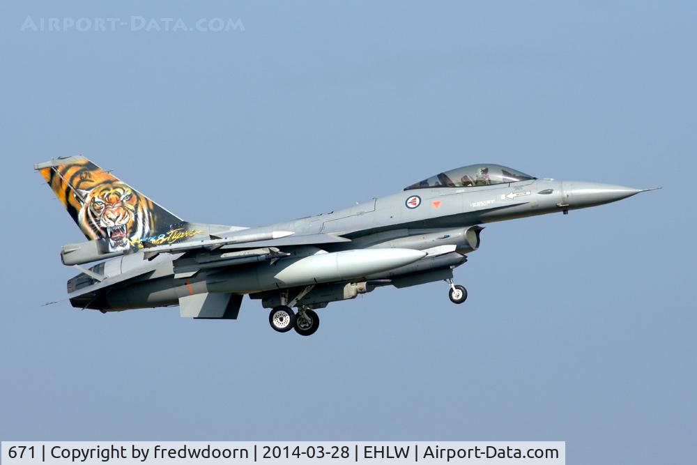 671, Fokker F-16AM Fighting Falcon C/N 6K-43, 338 skv aircraft in tiger c/s