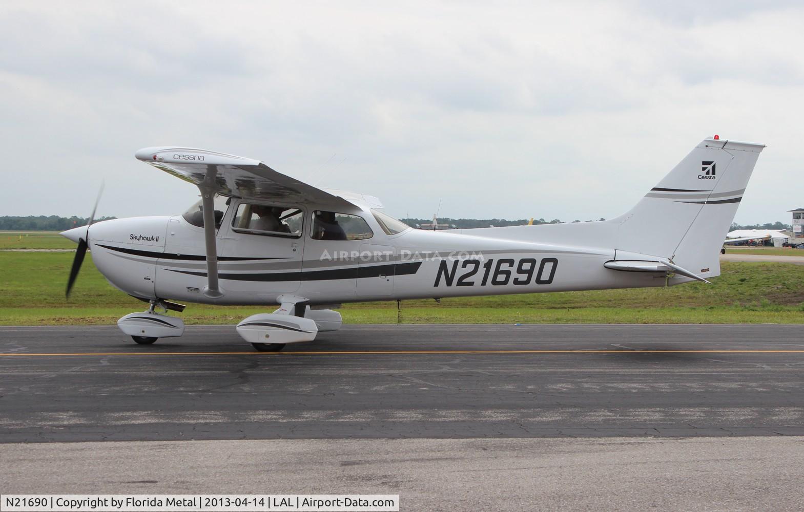N21690, 1974 Cessna 172M C/N 17263987, Cessna 172M at Sun N Fun