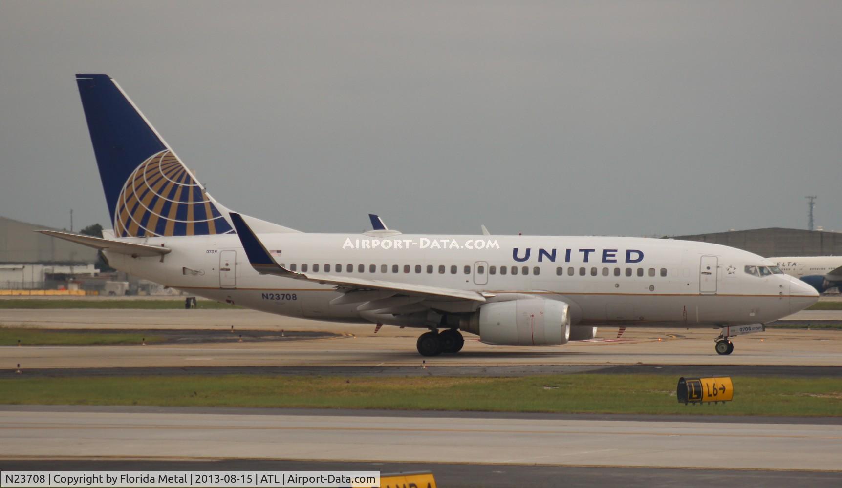 N23708, 1998 Boeing 737-724 C/N 28769, United 737-700